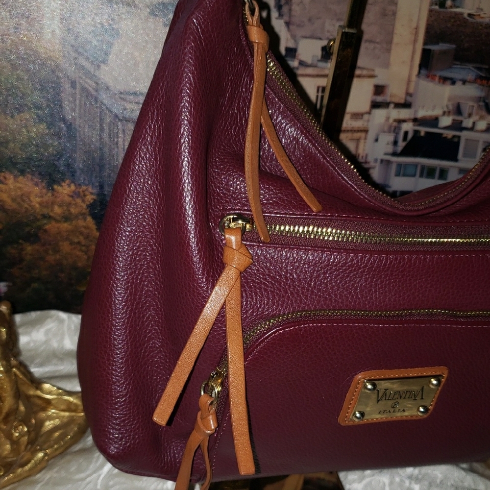 Valentina Pebbled Leather Shoulderbag - Picture 4 of 11